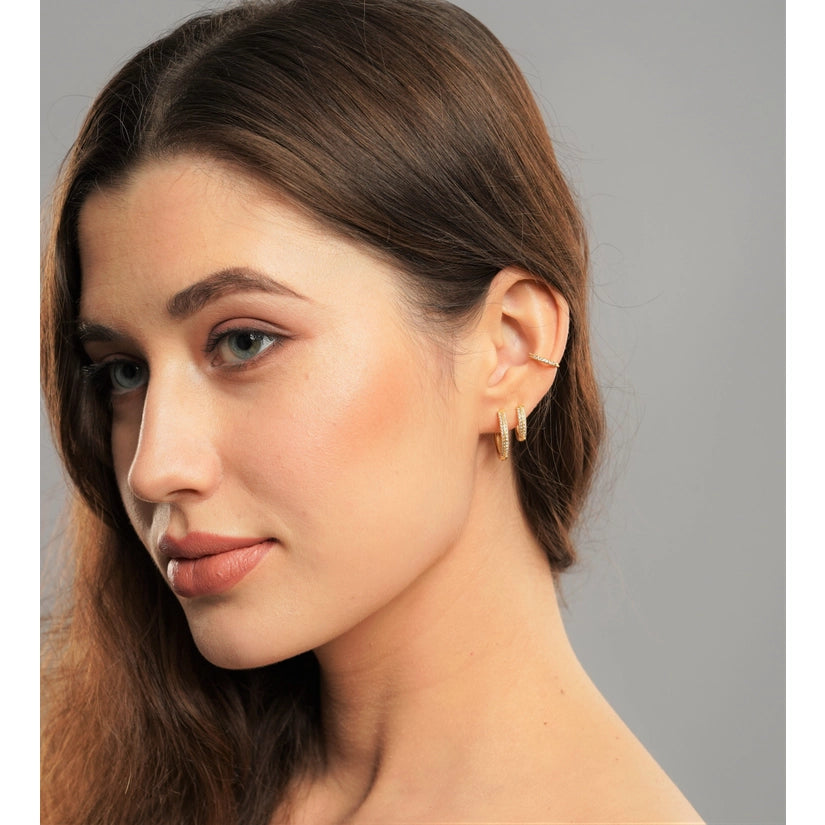 Introducing the elegant Kristin Hoops, a must-have addition to any fashion-conscious individual's collection. These hoops are made from high-quality 925 sterling silver and also come with a 18K gold-plated finish that adds a touch of luxury to your everyday wear.