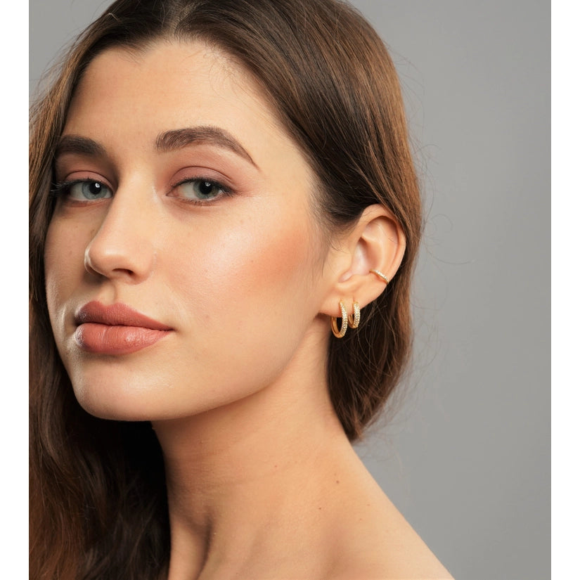 Introducing the elegant Kristin Hoops, a must-have addition to any fashion-conscious individual's collection. These hoops are made from high-quality 925 sterling silver and also come with a 18K gold-plated finish that adds a touch of luxury to your everyday wear.