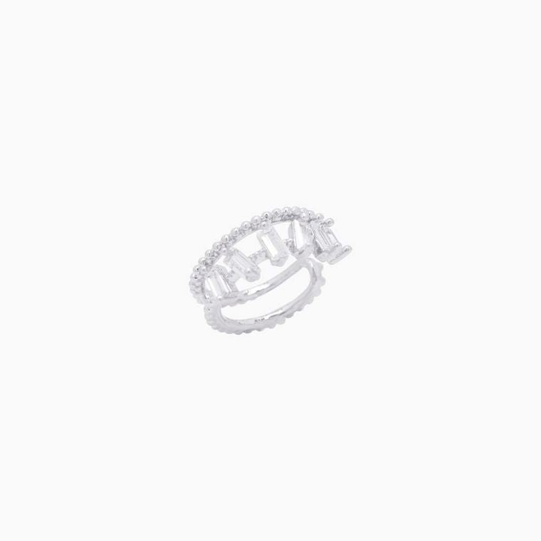 Crafted with high-quality 14ct white gold on sterling silver and white crystals, this ear cuff is both elegant and luxurious. not to mention that the unusual design really makes it stand out! It comes in a beautiful display box, perfect for gifting, and a free velvet pouch to keep it safe.