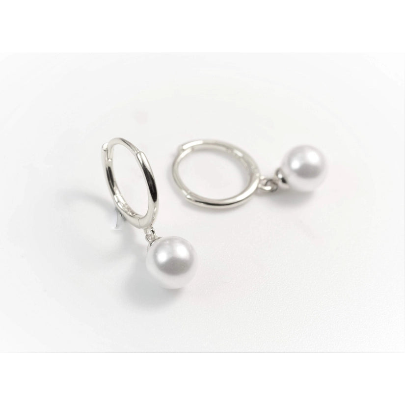 Elevate your jewellery collection with the Jolie Pearl Earrings. These beautiful earrings are crafted from high-quality 925 sterling silver. They are also available in 18K gold plating, giving them a luxurious and timeless appeal. The secure push back closure ensures that they stay in place all day long and they are nickel-free, making them suitable for those with sensitive skin. 